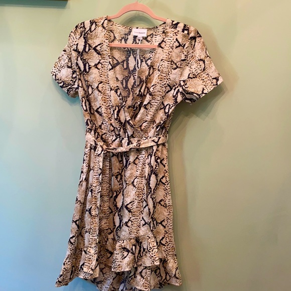NWT Snakeskin Wrap Dress 🤩 - Picture 1 of 6